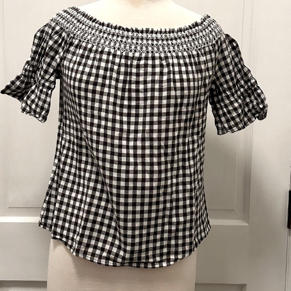 Dizzy Lizzy cold shoulder gingham top in size S. Bell sleeves, loose fitting. - Picture 1 of 3